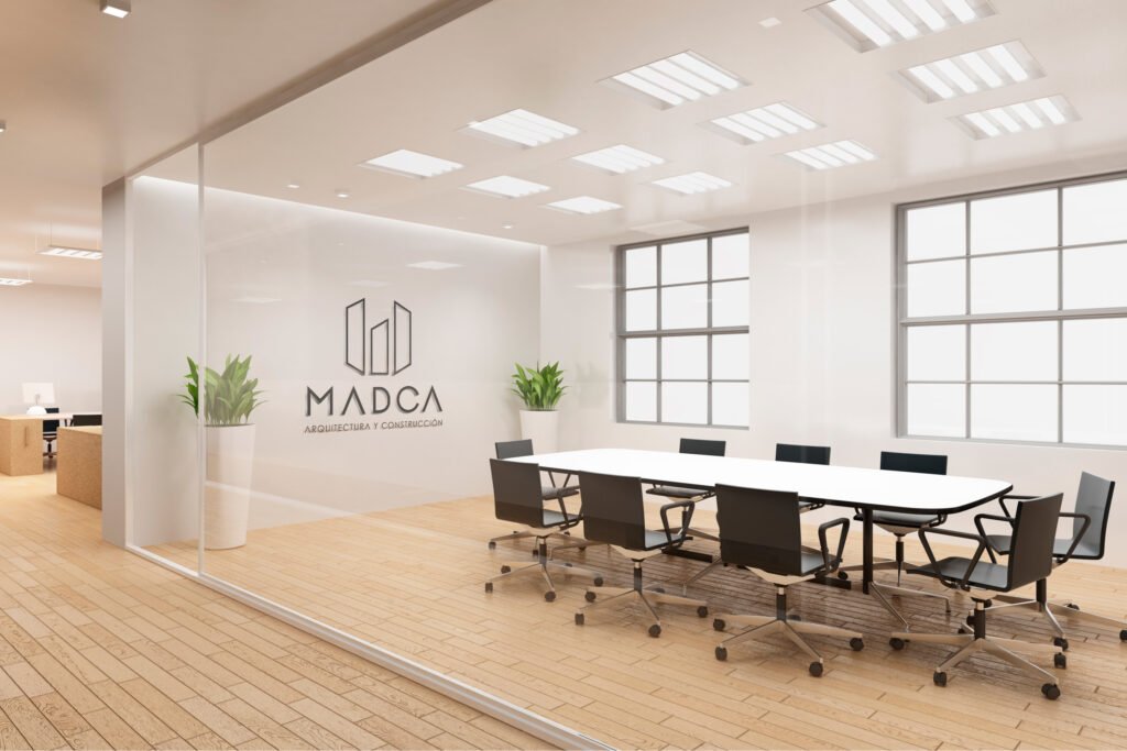 Sala de reuniones con la identidad de marca de Madca Arquitectura aplicada, por bebondi